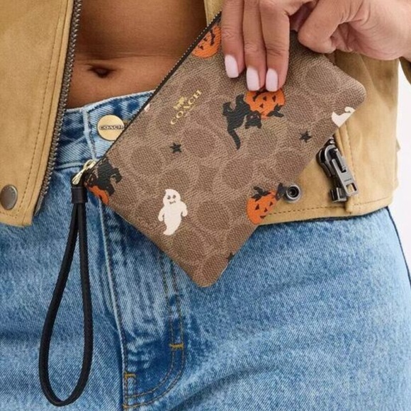 New Coach Corner Zip Wristlet In Signature Canvas With Halloween Print# CW466 - Picture 4 of 5